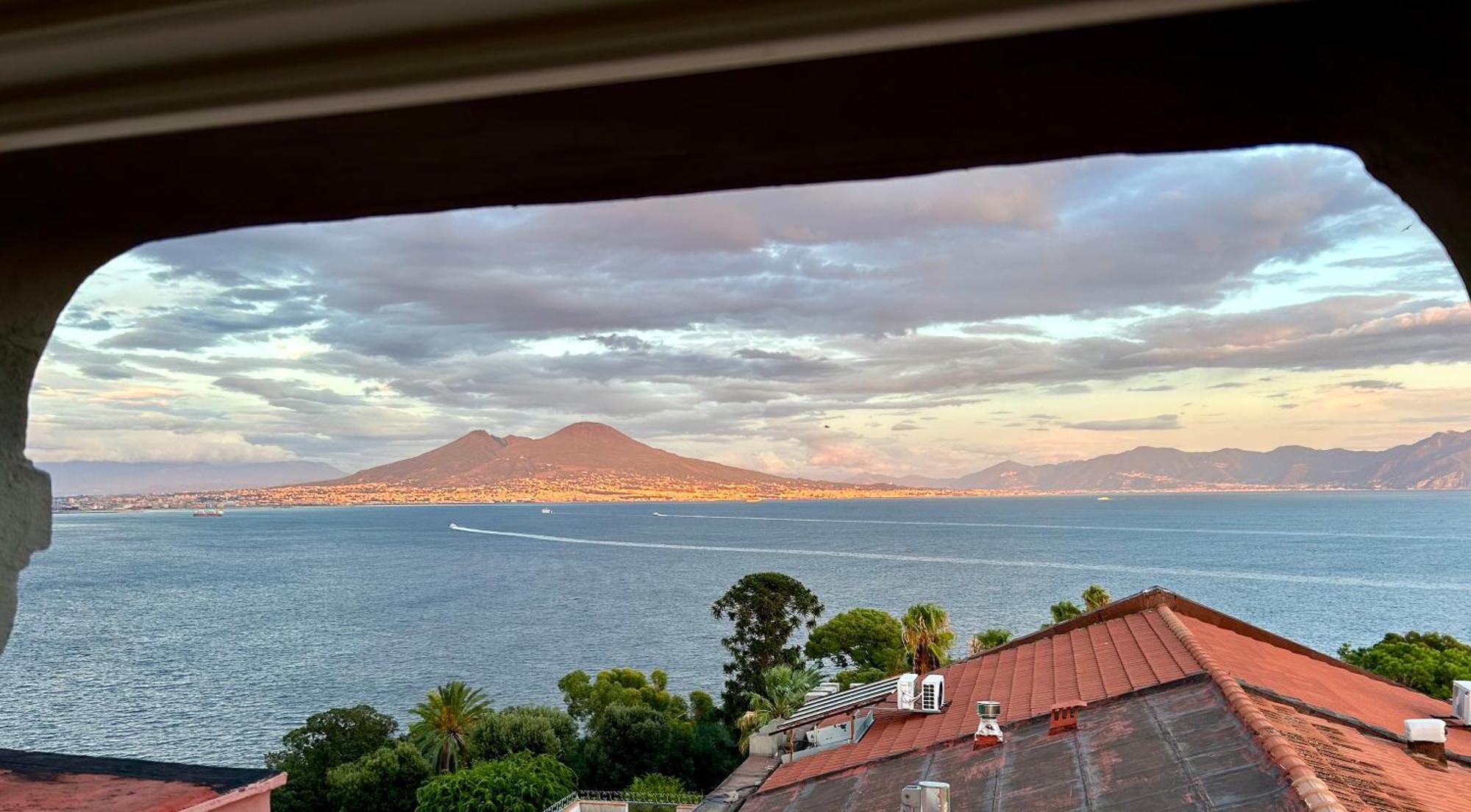 Torre Dell'Incantesimo Napoli Bagian luar foto